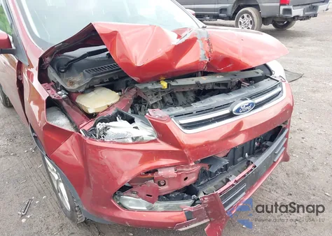 2015 Ford Escape Titanium z USA, uszkodzony, nr VIN 1FMCU9J98FUC84963